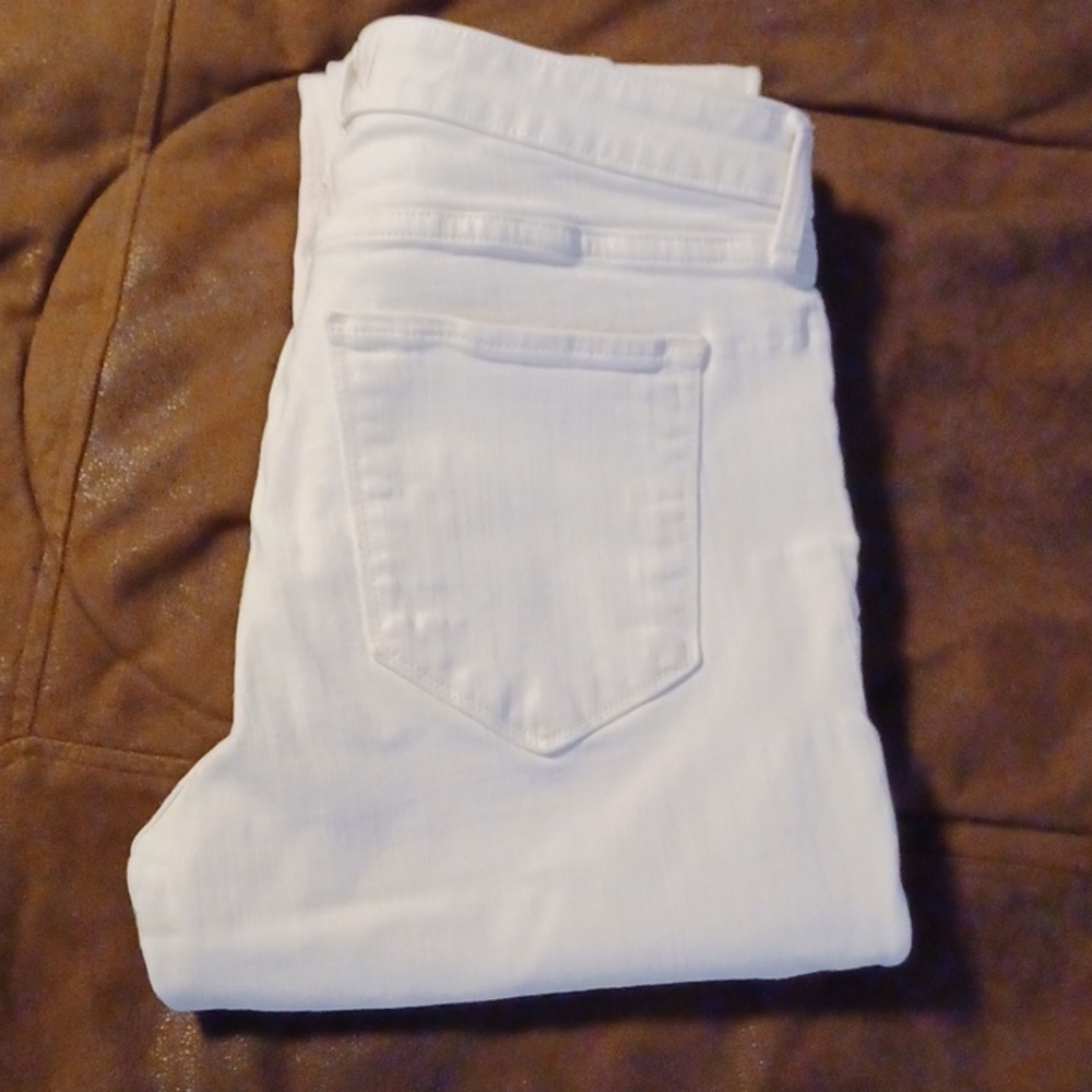 ABERCROMBIE & FITCH SIZE 29-8. MID RISE, SUPER SKINNY WOMENS JEANS.